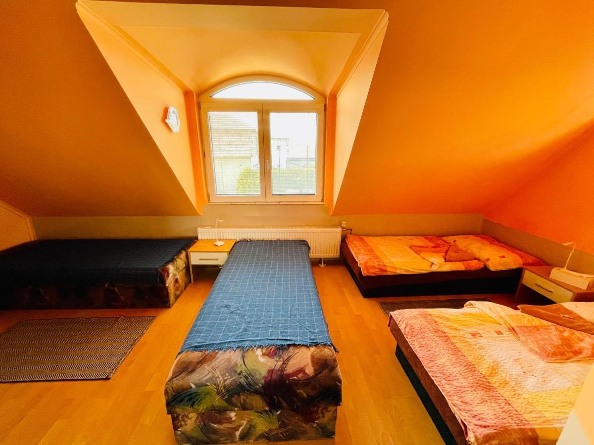 Penzion Tyche Surany Buitenkant foto