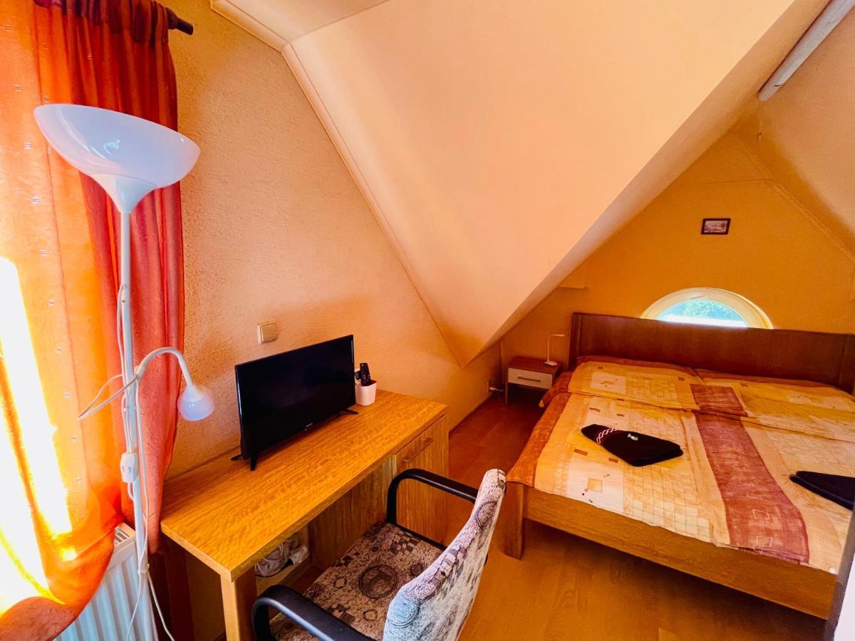 Penzion Tyche Surany Buitenkant foto